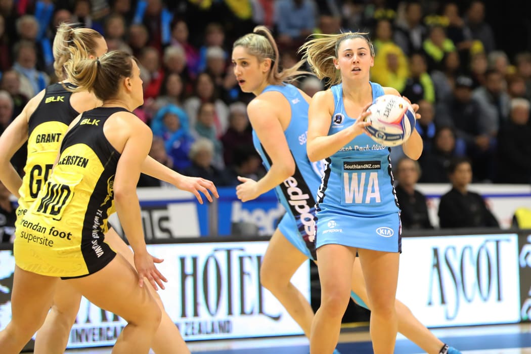Gina Crampton of the Steel, right, looks to pass the ball during the ANZ Premiership Final against the Central Pulse.