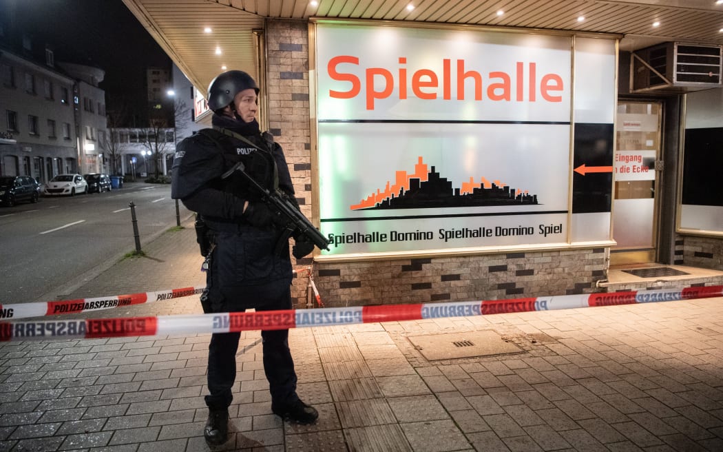 A police officer secures an area in the immediate vicinity of the crime scene in Hanau.