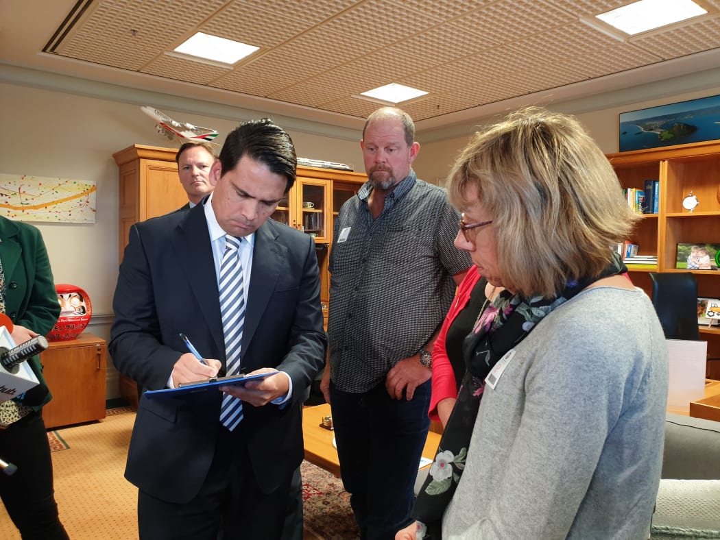 The Porteous and Keene families were in Wellington today meeting with National MPs to gather more signatures for a petition on random roadside drug testing. Simon Bridges (L).