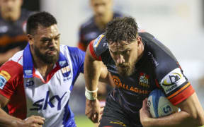 Manaaki Selby-Rickit on his way to the tryline for the Chiefs.