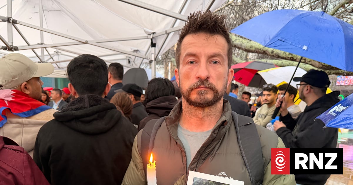 Dozens brave Auckland rain to honour Nepal flash flood victims