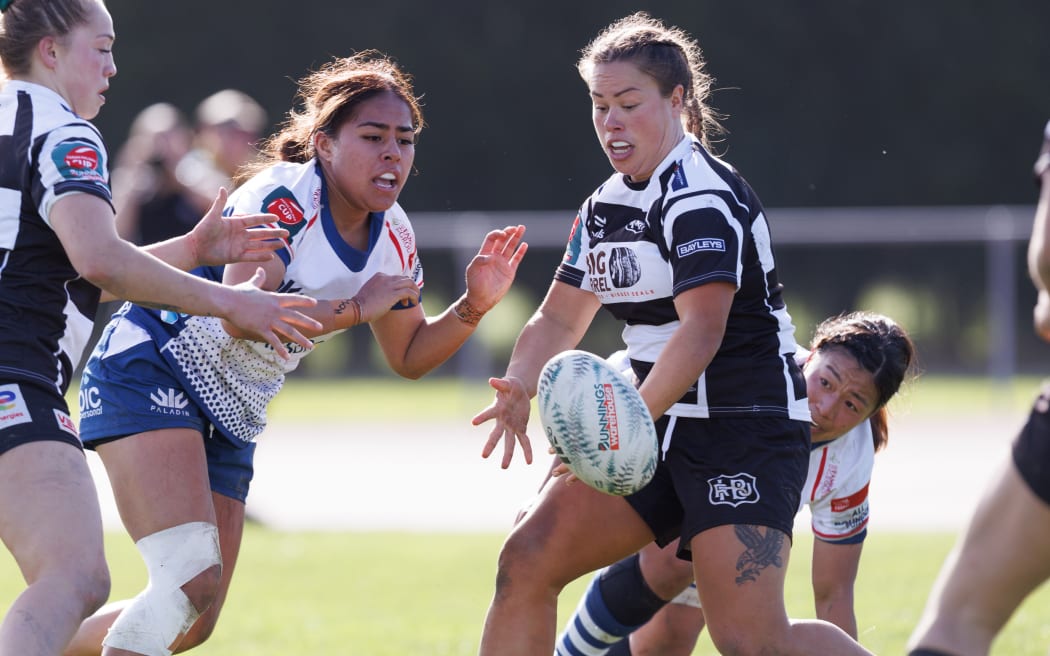 Auckland's Gillian Fa'aumu (L) and Hawkes Bay's Teilah Ferguson. Farah Palmer Cup.