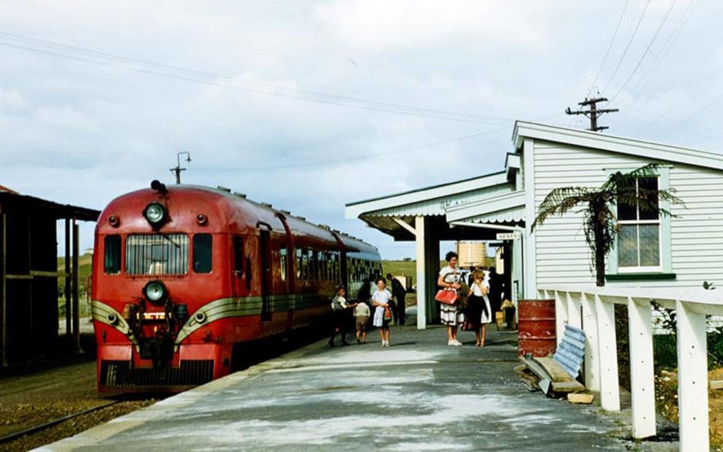 Ōkaihau Railway Station in its 1950s heyday with an RM-class railcar and the Clark family on the platform.