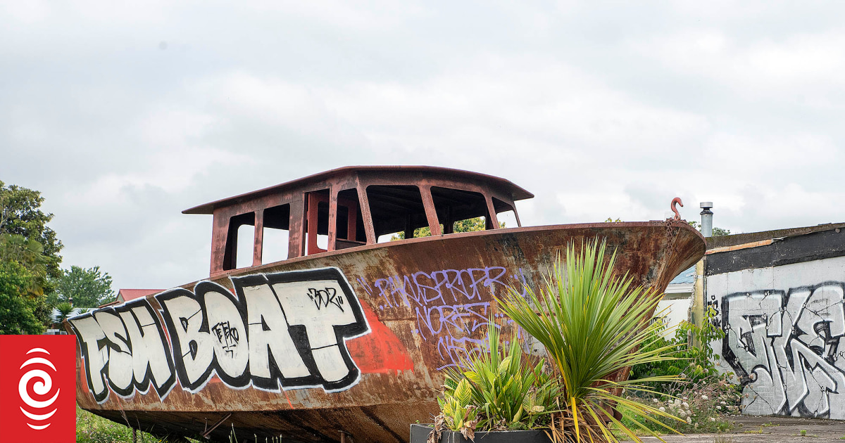 Rusty boat a 'blight' on town's main street - Vimarsana News