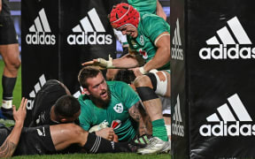 Andrew Porter of Ireland scores his second try against the All Blacks, Dunedin 2022.