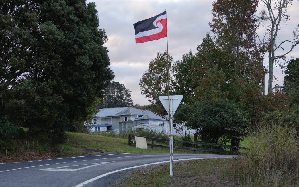 Tōwai Primary School was closed in 2005, one of 18 in Northland at the time, by the Ministry of Education because of low enrolments and a shift of resources from empty classrooms to hire more teachers.