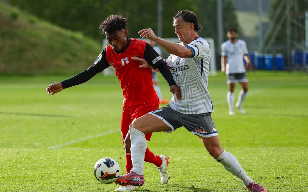 Rex Naime of PNG Hekari FC (left) tussles for the ball against Jordon Lampard of South Melbourne FC during OFC Pro League 2026, PNG Hekari v South Melbourne FC, North Harbour Stadium Auckland, Saturday, 24 January 2026. Photo: Joshua Devenie / www.phototek.nz