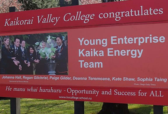 Sign in front of Kaikorai College congratulating the Kaika Energy team.