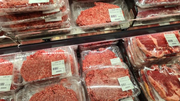 Pak'nSave's fresh meat section with packed mince.