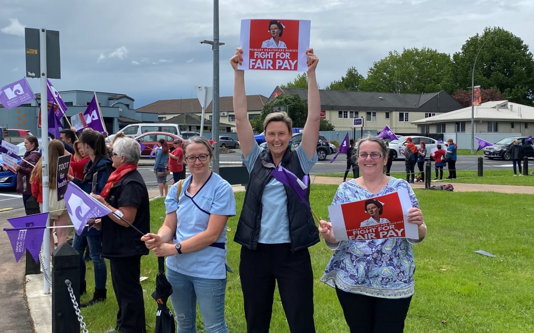 Nurses strike in Hamilton