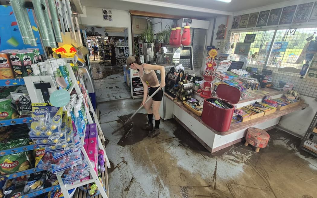 The Finch Hatton service station was inundated by floodwaters. (ABC News: Johanna Marie)