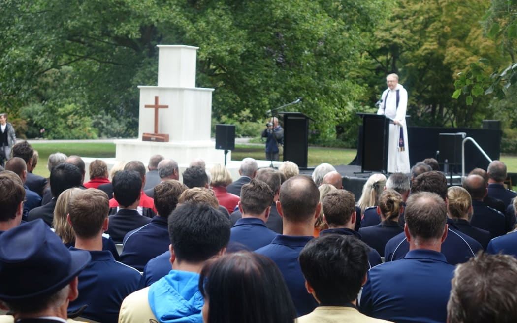 People listening to memorial service at the Botanical Gardens.