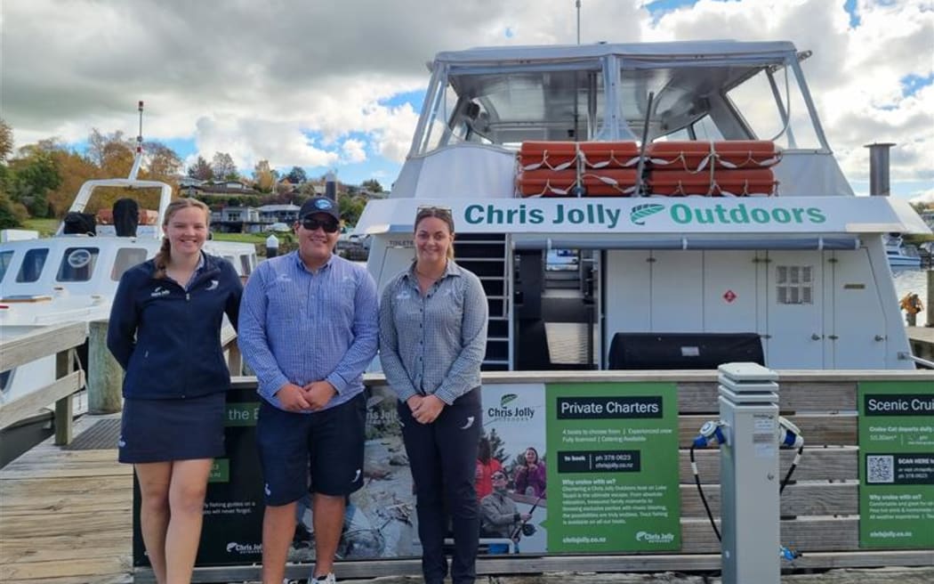 Skipper Tahlia Pook (R) and her crew for the Chris Jolly Outdoors lake cruise.
