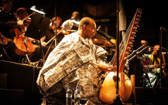 Toumani Diabate Playing his 21 stringed kora
