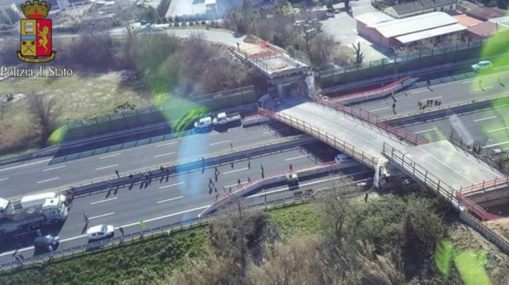 A motorway bridge has collapsed near the north-east Italian city of Ancona, killing two.