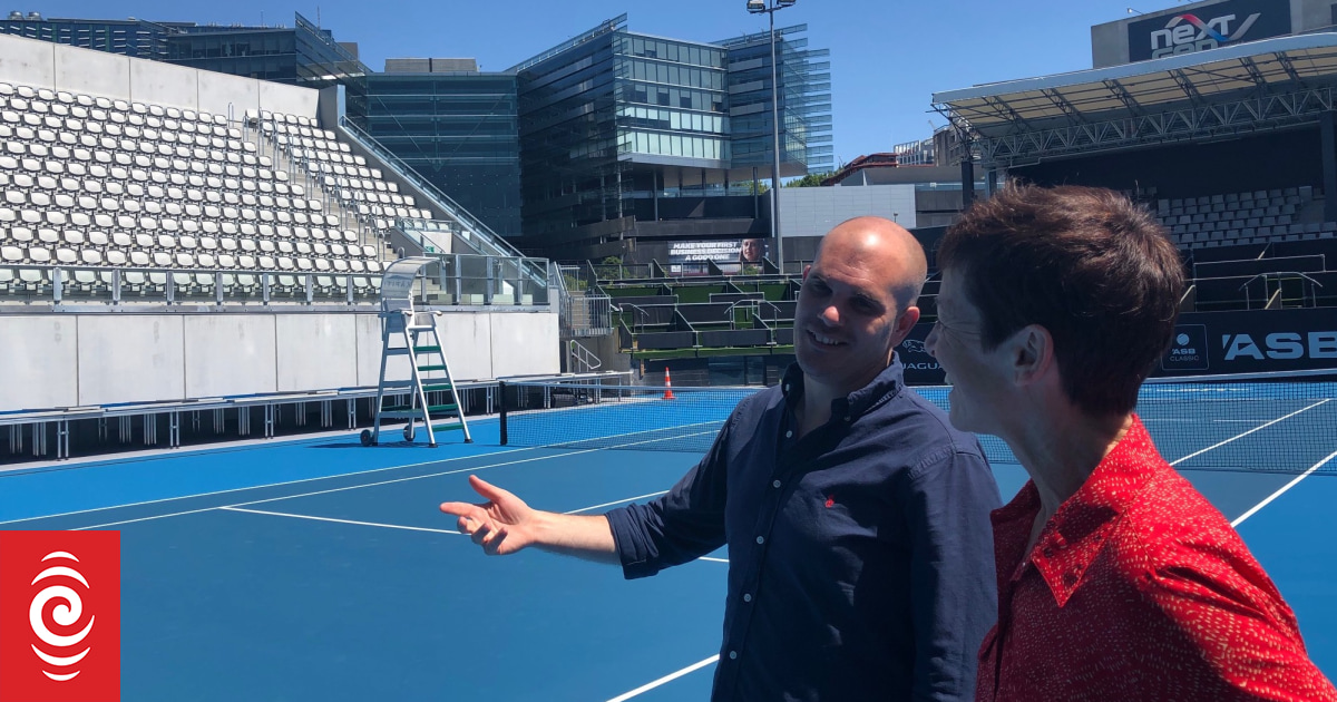 How does Karl Budge entice the world's best tennis players to Auckland?