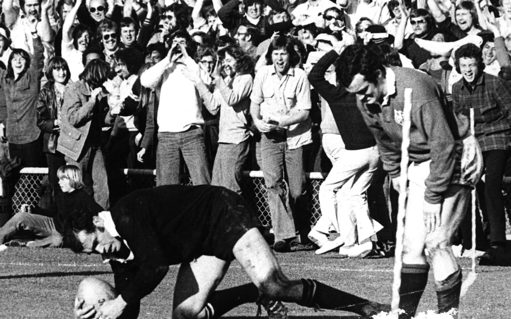 Series-winning try. Laurie Knight scores in the fourth test v Lions, 1977. Disconsolate Lions skipper is Phil Bennett.