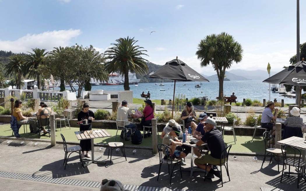 Picton cafes.