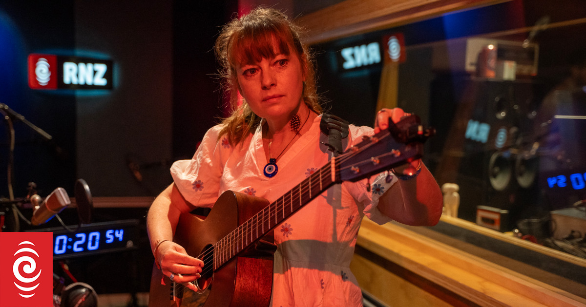 Music 101 Live Session: Kirsten Morrell | RNZ