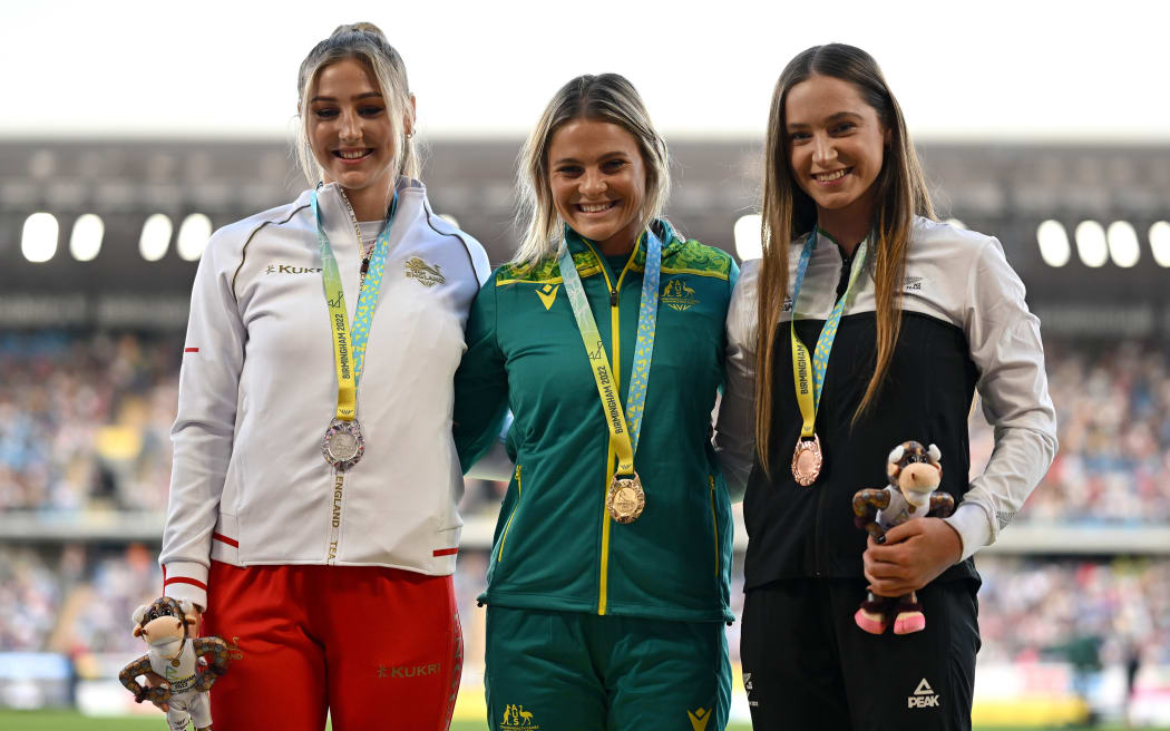 Birmingham 2022 Commonwealth Games pole vault medalists (L-R) Molly Caudery of England, Nina Kennedy of Australia and Bronze medalist Imogen Ayris of New Zealand