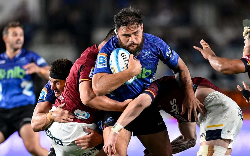 Try scorer Angus Ta'avao in action.