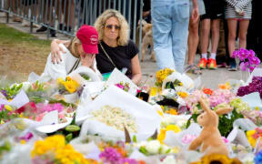 Tributes are continuing to grow for the 15 people killed in the terror attack on Sunday. (ABC News: Mary Lloyd)