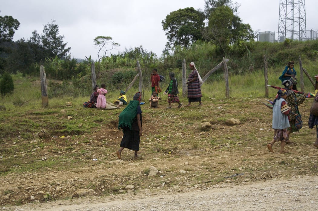 Women and children in Papua New Guinea's Highlands region.