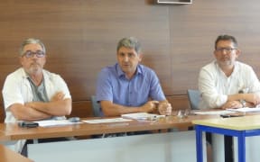 New Caledonia’s main territorial (CHT) Gaston Bourret hospital medical committee Chairman, Dr Thierry de Greslan (right), warns of an “unprecedented” situation – PHOTO LNC