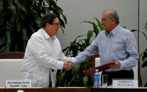 Cuban Foreign Affairs Minister Bruno Rodriguez Parrilla (left) and the head of the Colombian government's delegation for peace talks with the Farc, Humberto de la Calle.