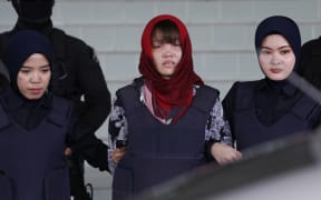 Vietnamese Doan Thi Huong (C) escorted by Malaysian police officers leaves the Shah Alam High Court after attending trial for her alleged role in the assassination of Kim Jong-nam, the half-brother of North Korean leader Kim Jong-un on March 14, 2019