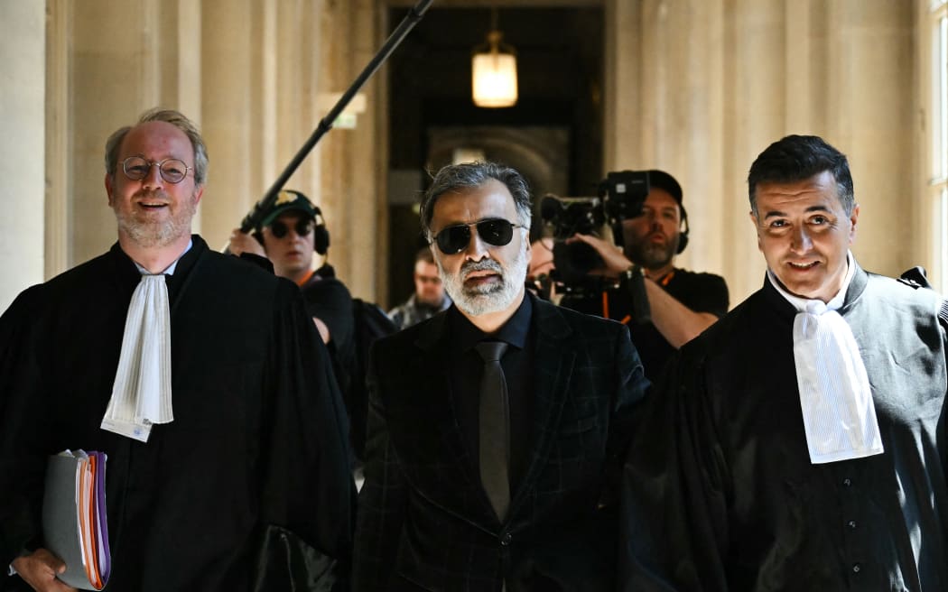 Plaintiff Abderrahmane Ouatiki, (C) arrives with his lawyers Henri de Beauregard (L) and Mohand Ouidja (R) for the start of the trial for the 2016 robbery and kidnapping of US celebrity Kim Kardashian at the Assize Court of Paris, on April 28, 2025. At the beginning of October 2016, the queen of influencers Kim Kardashian was robbed in her hotel room at the height of fashion week by elderly thugs who arrived on bicycles and disguised as police officers: the trial of this sensational nine million euro jewellery robbery opened in Paris on April 28, 2025. (Photo by Bertrand GUAY / AFP)