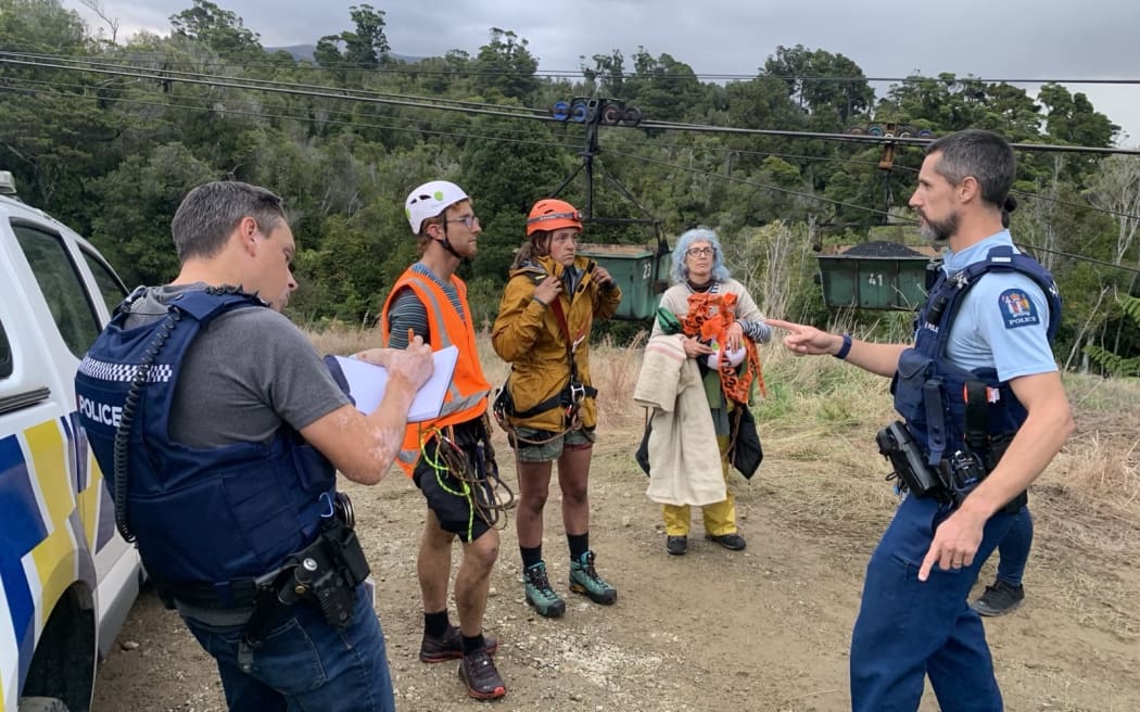 Police talking to climate protestors at the Stockton mine.