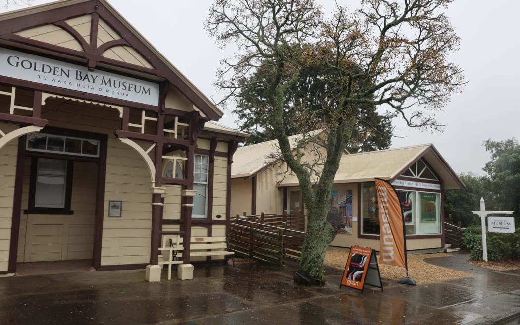 The wharewaka is proposed to be built adjacent to the Golden Bay Museum on land currently used as a park that was designated for use as a museum.