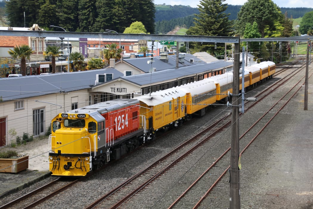 The only passenger trains stopping at Te Kuiti these days are excursions by Glenbrook vintage Railway.