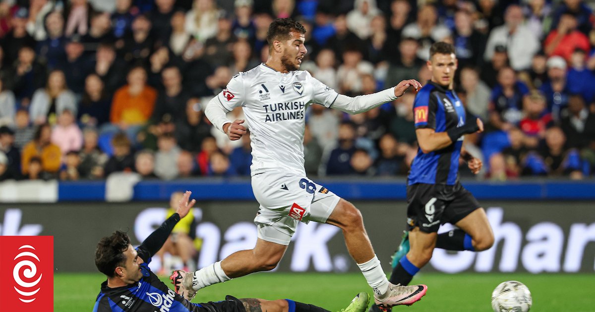 Melbourne Victory Dominate! Two-Goal Lead Sets Up Thrilling A-League Semi-Final Return