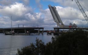 The bascule can be raised 26 metres.