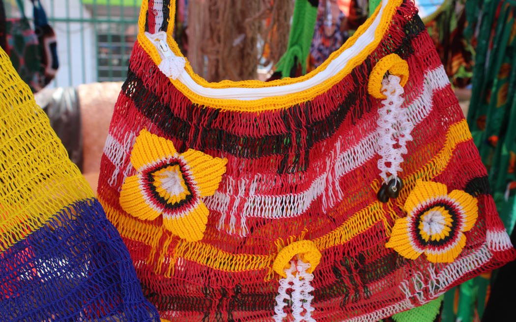 Synthetic wool and plastic have replaced plant fibre material in many Papua New Guinea cultures but the art of bilum making remains as vibrant as ever.