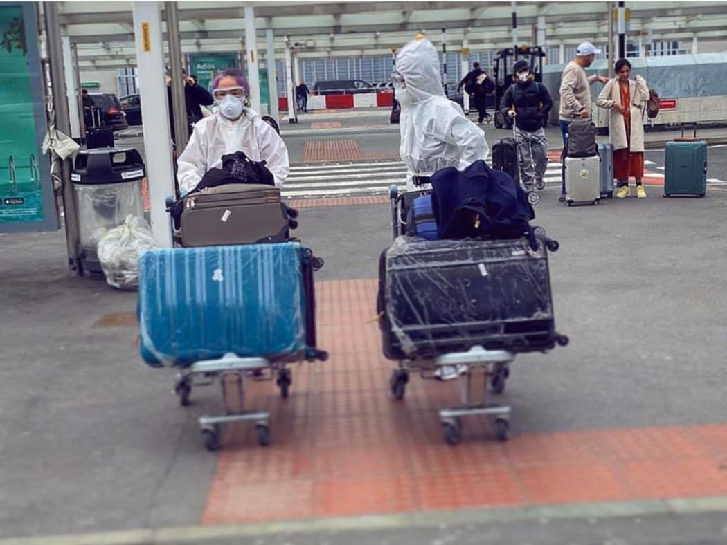 Passegers trying to leave Heathrow airport on Tues 17 March 2020