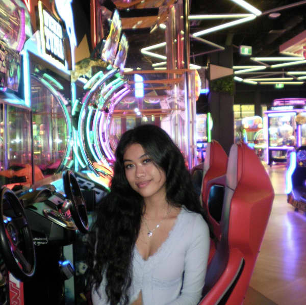 An image of Glydel Medalla taken with a digital camera from the early 2000s.