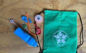 A plastic-heavy goodie bag given to Bluff School pupils has copped widespread criticism.