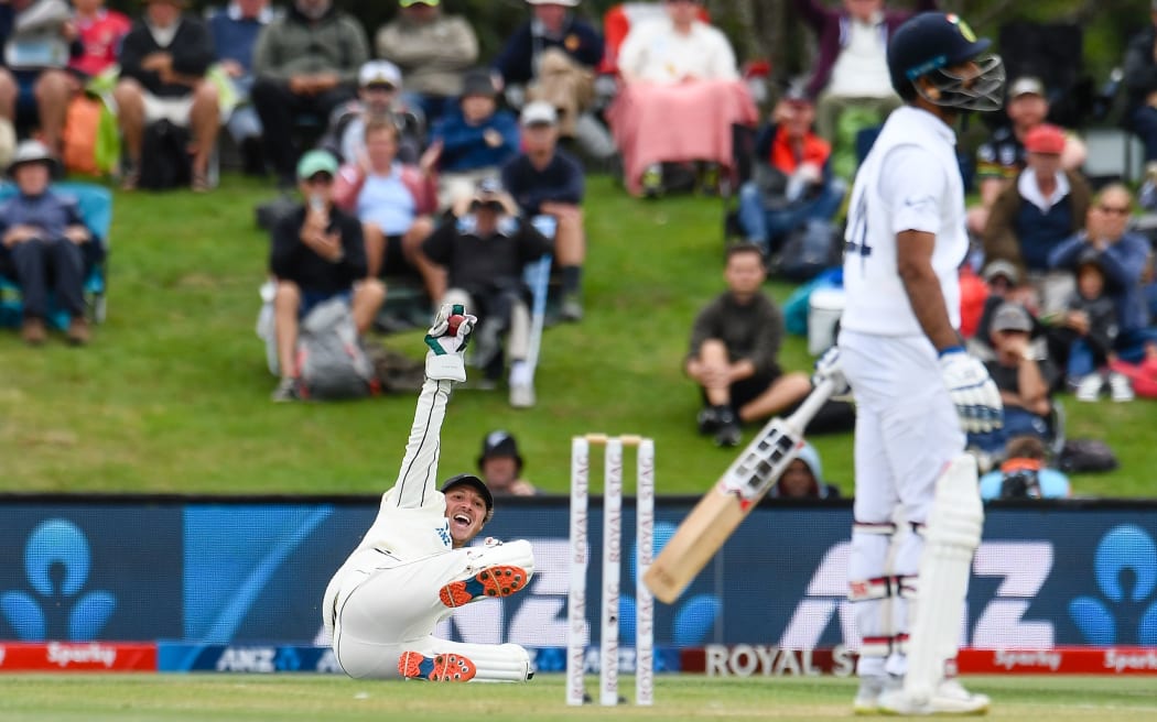 BJ Watling of the Black Caps catches out Hanuma Vihari of India.