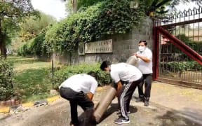 An oxygen cylinder being delivered to the New Zealand High Commission in Delhi.