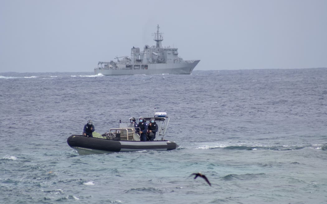 HMNZS Wellington team bring Pfizer Vaccines to Tokelau's Nukunonu.