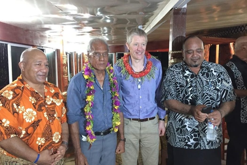 'Akilisi Pohiva (2L) is a former Tonga Rugby Union President.