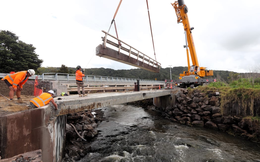 The first of the old Pokapu bridge beams starts it journey to its new home in Whangārei’s Quarry Gardens.
