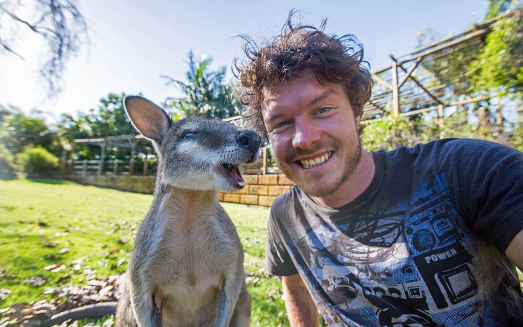 A wallaroo gossiping with Allan Dixon