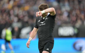 All Blacks Beauden Barrett walks off injured.