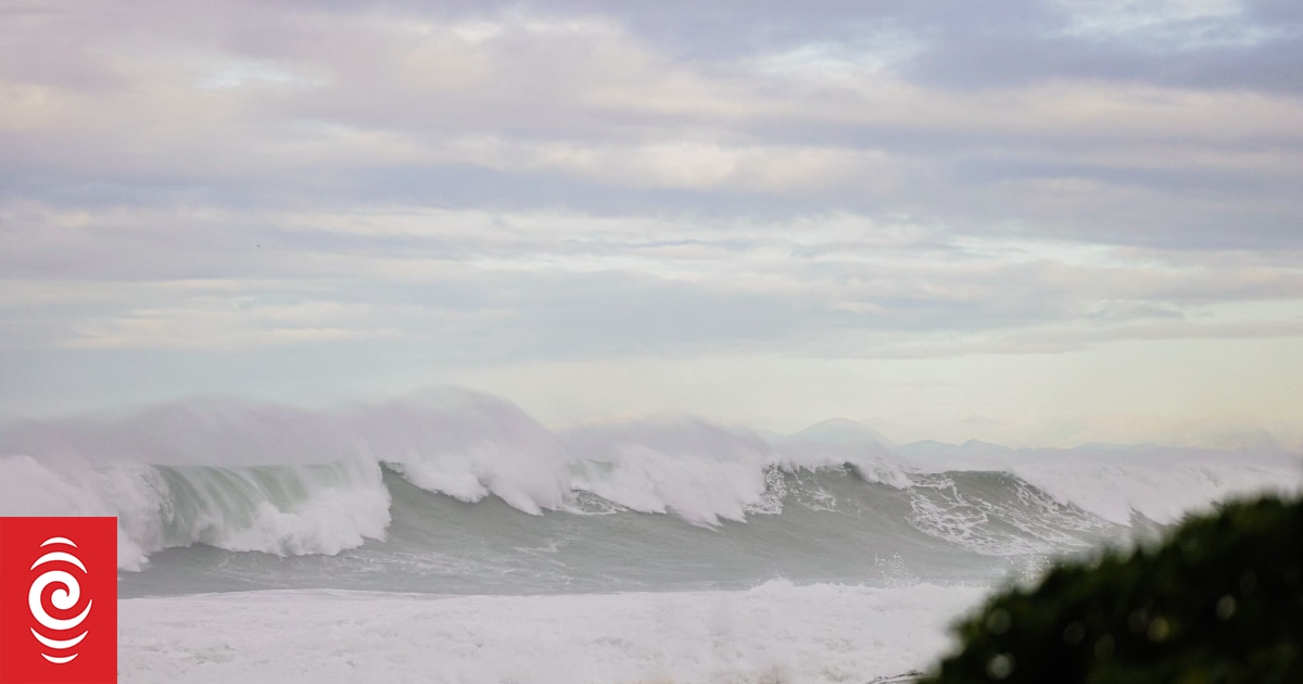 Wellington south coast residents told to evacuate 