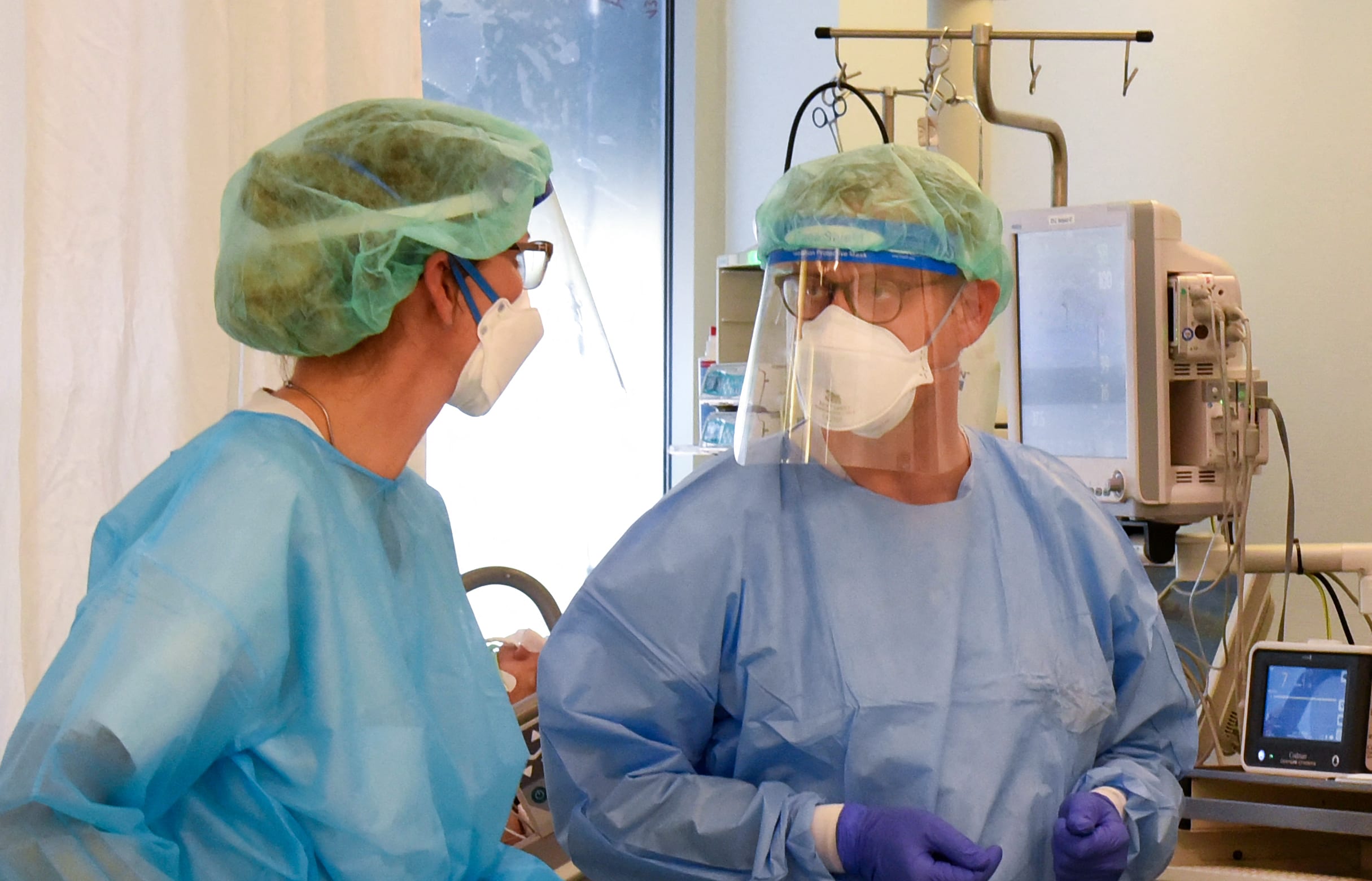 Prof. Dr Sebastian Stehr, right, head of the Operative Intensive Care Unit, Liepzig University Hospital, Saxony, with head of department, Sylvia Köppen, left.