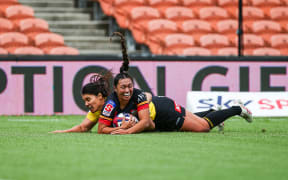 Azalleyah Maaka  scores a try, during the Super Rugby Aupiki round one game between Chiefs Manawa and Hurricanes Poua.